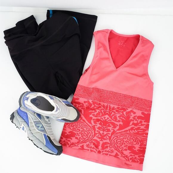 Reebok Form Fitting Tank Medium Coral Pink vneck Workout Athletic Exercise - Picture 1 of 6